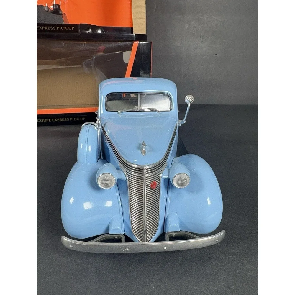 Road Signature 1937 Studebaker Coupe Express Pickup Truck 1:18 Diecast